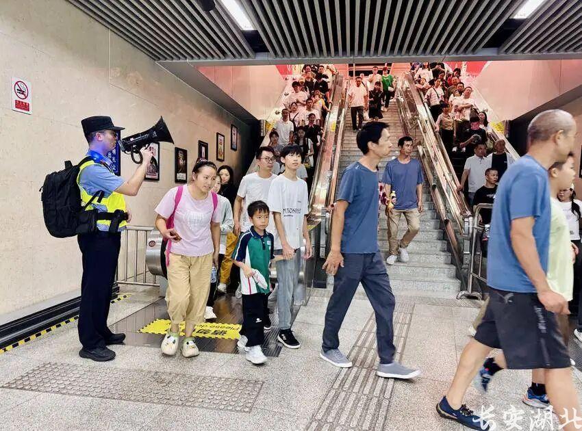 武汉轨道公安3.jpg