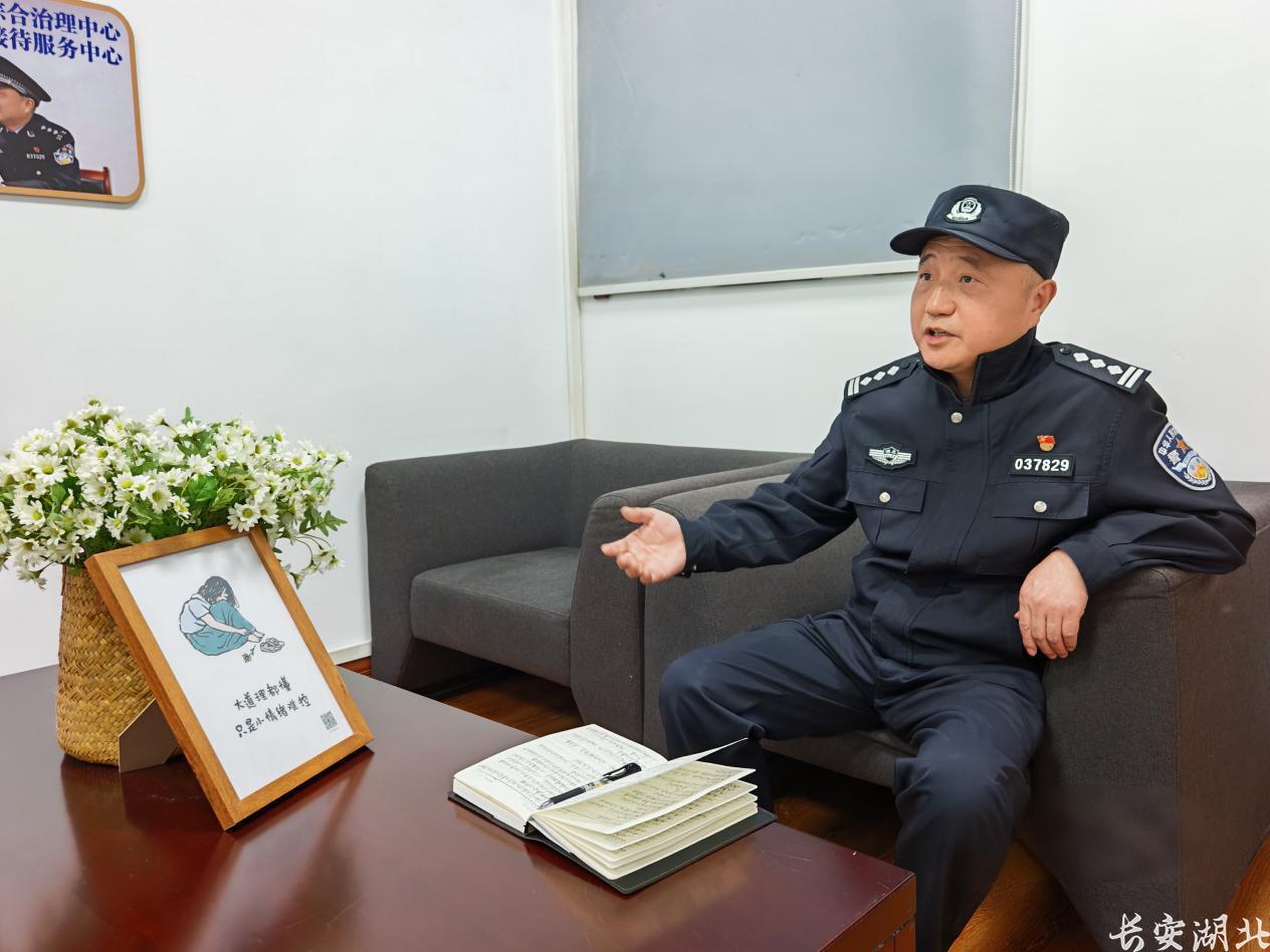 蔡甸区分局-民警辛红波用“五心”解开群众心里的“千千结”3.png