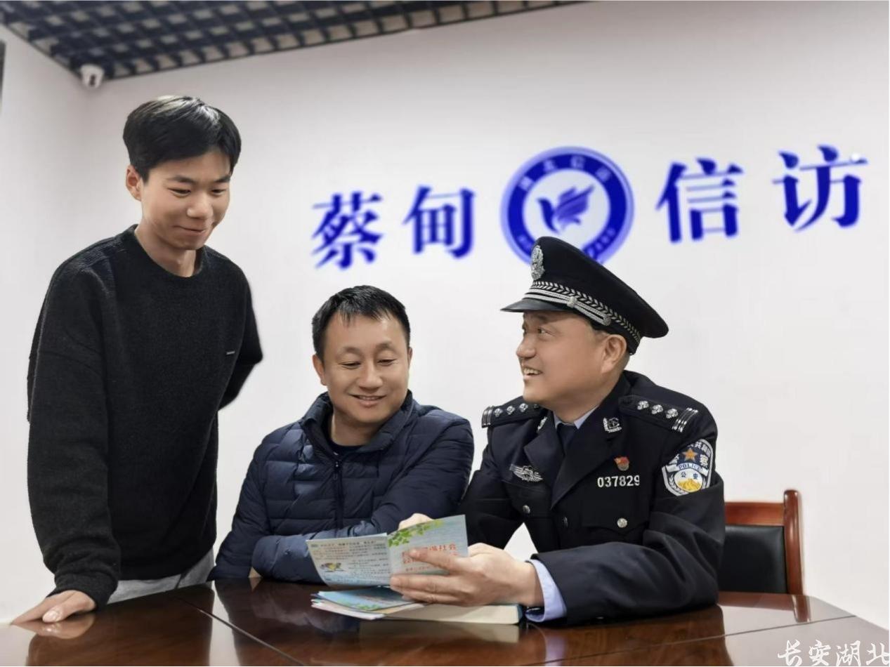 蔡甸区分局-民警辛红波用“五心”解开群众心里的“千千结”4.png