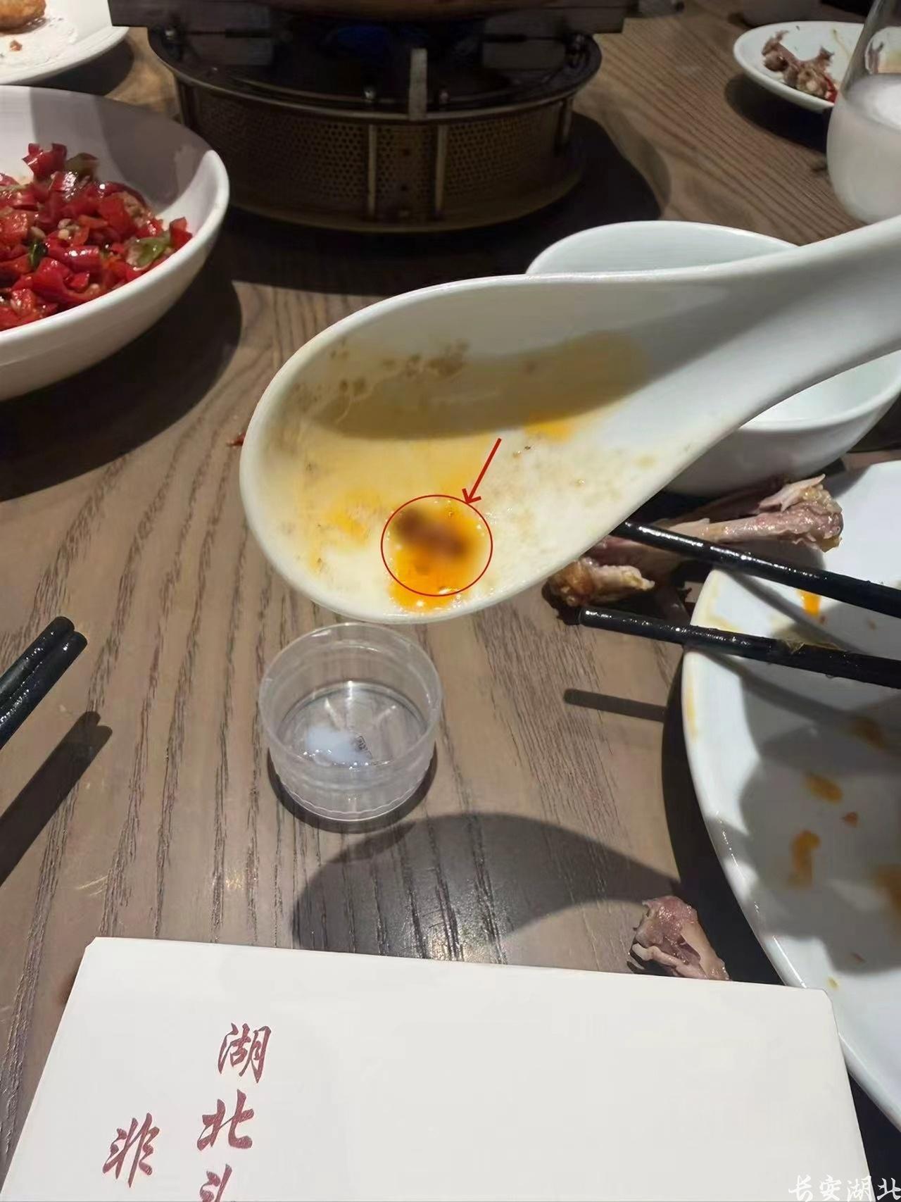 武昌区分局-自带蟑螂“碰瓷”餐馆,要求十倍赔偿1.jpg