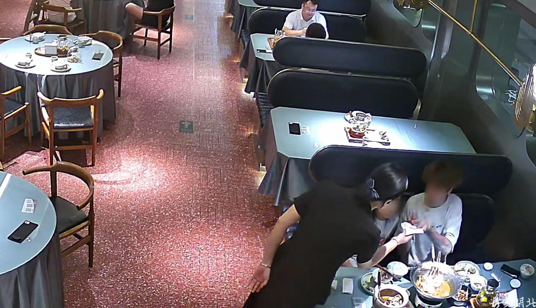 武昌区分局-自带蟑螂“碰瓷”餐馆,要求十倍赔偿2.jpg