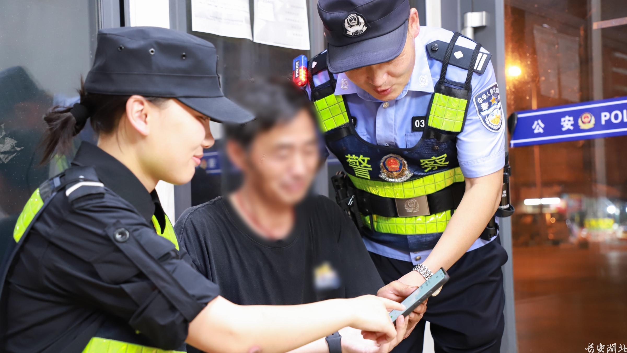 青山区分局-网红美食街里的“警花”小队5.png