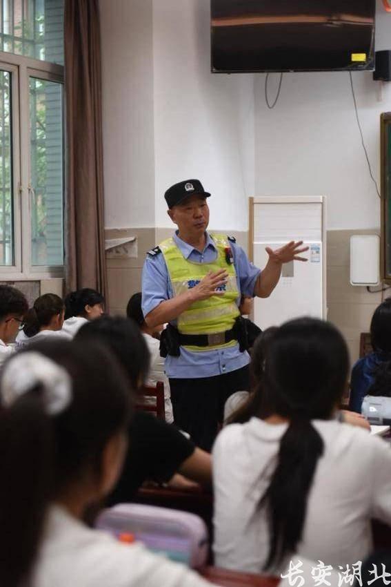 江岸区分局-开学首日,民警沈胜文的“石榴籽”第一课3.png
