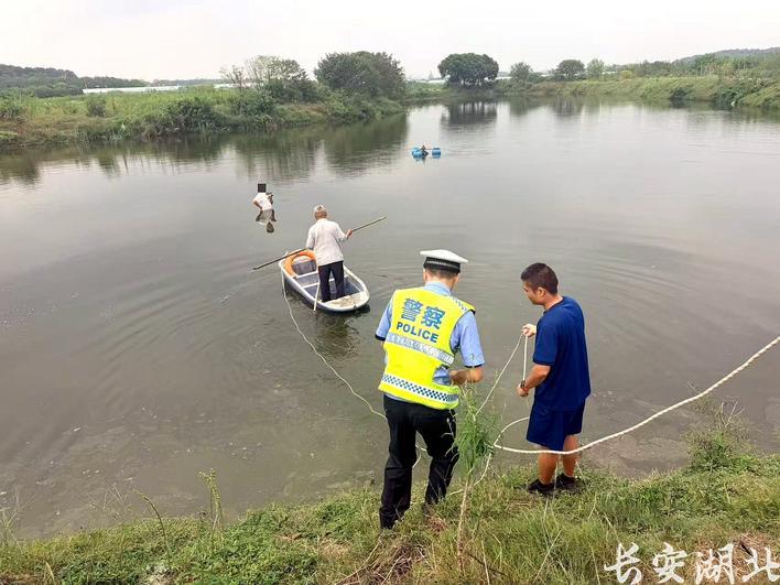 江夏区分局-民警消防村民“水陆接力”成功救援.png
