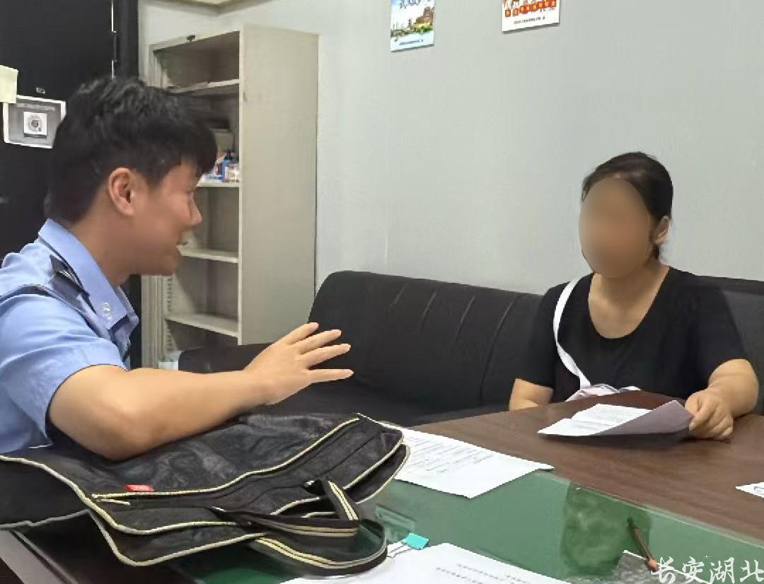 武昌区分局-社区民警鄂靖1.jpg