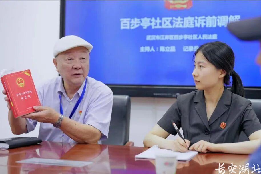 江岸区法院-百步亭社区法庭的“枫”景线7.jpg