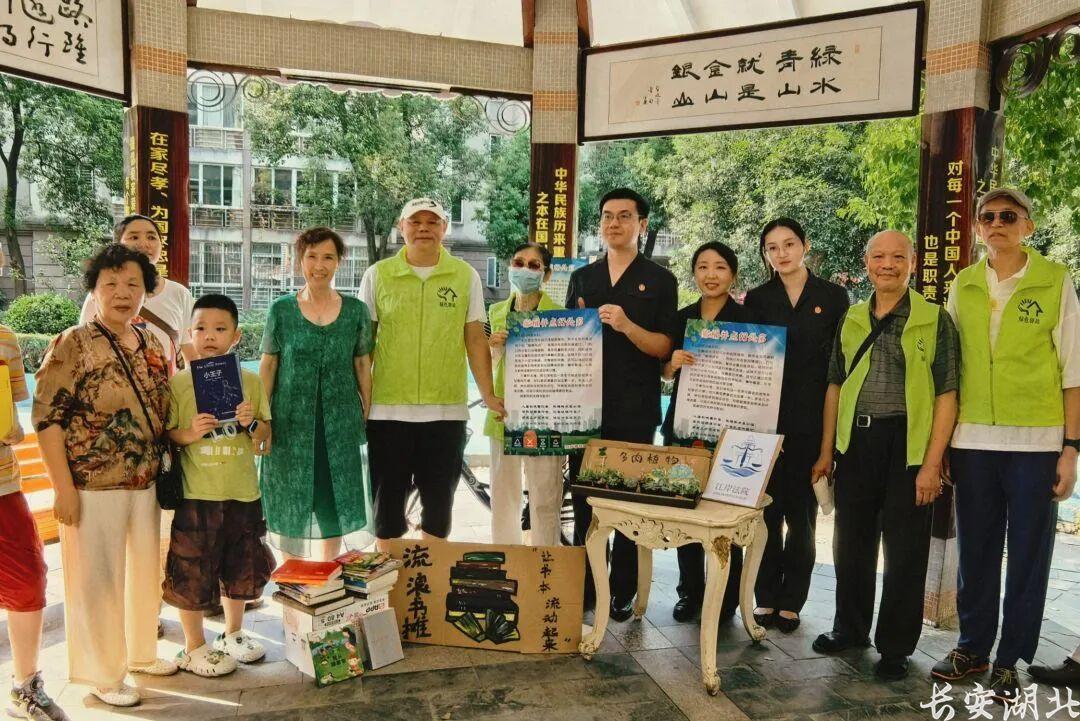江岸区法院-百步亭社区法庭的“枫”景线8.jpg